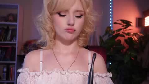 chriss_foxx online show from June 2026 03:44:01 PM