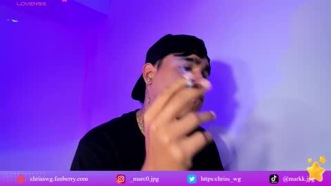 Snapshot of chriss_wg_ chatting on December 2025 07:07:02 PM Christian Wang online show from December 2025 07:07:02 PM