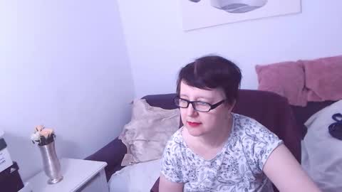 Christa online show from November 2025 02:00:02 AM