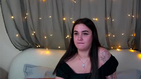 Christina online show from October 2025 06:35:02 PM