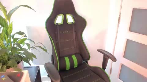 Snapshot of christine_cardo chatting on October 2025 03:16:01 PM Christine Cardo online show from October 2025 03:16:01 PM