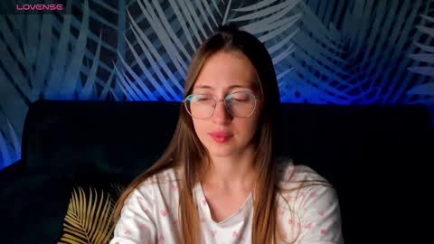 ChristyCrayme online show from October 2025 04:01:01 AM