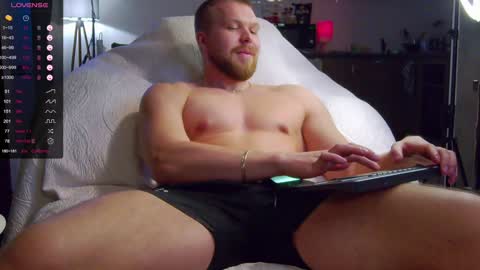 Snapshot of chrisx6m chatting on December 2024 10:01:02 PM chrisx6m online show from December 2024 10:01:02 PM