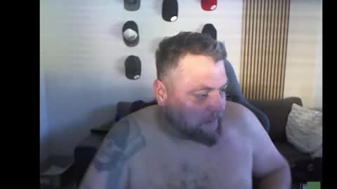 Snapshot of chrizz80 chatting on December 2025 09:27:01 AM Chrizz online show from December 2025 09:27:01 AM