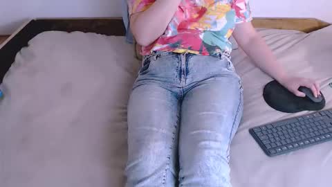 Maia online show from December 2025 07:45:02 PM