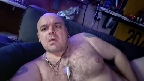 Snapshot of chubbyman40 chatting on May 2026 04:18:02 AM chubbyman40 online show from May 2026 04:18:02 AM