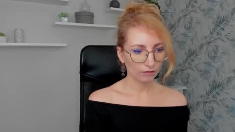 Snapshot of cinderellamoon chatting on March 2026 06:25:02 AM Cinderella online show from March 2026 06:25:02 AM