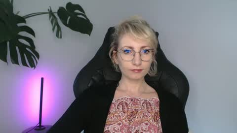 Snapshot of cinderellamoon chatting on June 2026 05:31:01 AM Cinderella online show from June 2026 05:31:01 AM