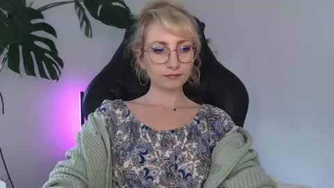 Snapshot of cinderellamoon chatting on June 2026 05:45:02 AM Cinderella online show from June 2026 05:45:02 AM