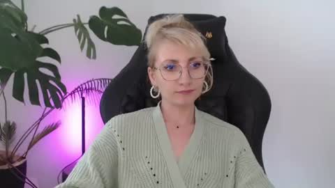 Snapshot of cinderellamoon chatting on July 2026 03:03:02 PM Cinderella online show from July 2026 03:03:02 PM