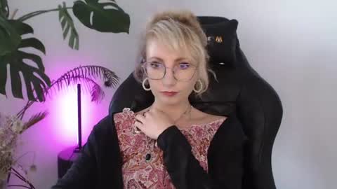 Snapshot of cinderellamoon chatting on July 2026 06:07:01 AM Cinderella online show from July 2026 06:07:01 AM