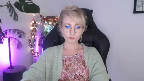 Snapshot of cinderellamoon chatting on July 2026 05:21:01 AM Cinderella online show from July 2026 05:21:01 AM