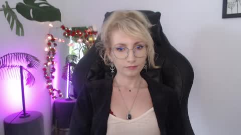 Snapshot of cinderellamoon chatting on July 2026 06:00:01 AM Cinderella online show from July 2026 06:00:01 AM
