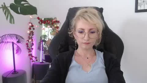 Snapshot of cinderellamoon chatting on July 2026 06:55:01 AM Cinderella online show from July 2026 06:55:01 AM