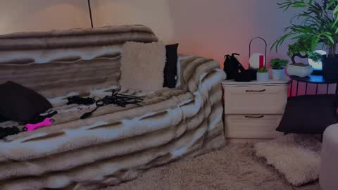 Cindy online show from April 2026 04:30:01 PM