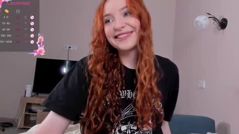 Snapshot of cinnabongirls chatting on December 2024 01:24:02 PM Maddy online show from December 2024 01:24:02 PM