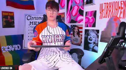 Snapshot of cinnamon_boyxxx chatting on December 2024 05:17:01 AM David     Independent Model online show from December 2024 05:17:01 AM