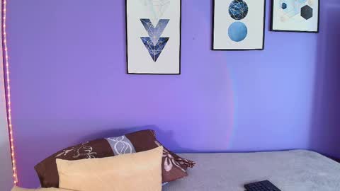 Snapshot of cinnamon_kyla chatting on February 2025 12:27:02 PM cinnamon_kyla online show from February 2025 12:27:02 PM