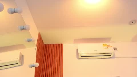 Snapshot of cinnia_ chatting on November 2025 12:05:02 PM Cintia online show from November 2025 12:05:02 PM