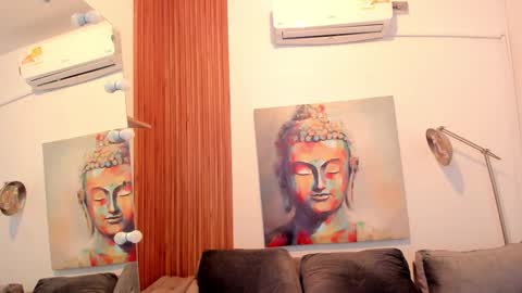 Snapshot of cinnia_ chatting on November 2025 12:09:02 PM Cintia online show from November 2025 12:09:02 PM