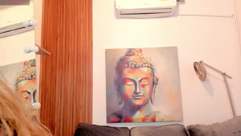 Snapshot of cinnia_ chatting on November 2025 12:15:02 PM Cintia online show from November 2025 12:15:02 PM