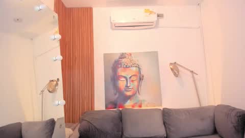 Snapshot of cinnia_ chatting on November 2025 12:18:01 PM Cintia online show from November 2025 12:18:01 PM