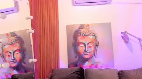 Snapshot of cinnia_ chatting on December 2025 10:09:01 AM Cintia online show from December 2025 10:09:01 AM