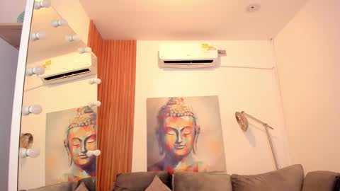 Snapshot of cinnia_ chatting on December 2025 10:13:01 AM Cintia online show from December 2025 10:13:01 AM