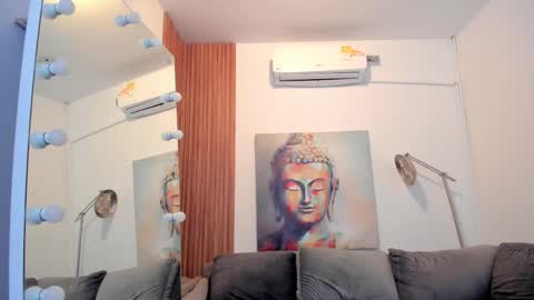 Snapshot of cinnia_ chatting on December 2025 10:19:01 AM Cintia online show from December 2025 10:19:01 AM