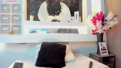 Cinthya  online show from October 2025 12:31:01 PM