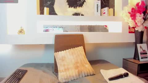 Cinthya  online show from October 2025 12:17:02 PM