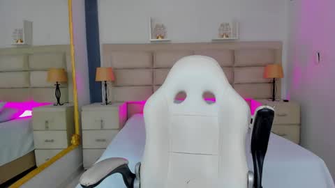 CintiaCollins  online show from December 2025 09:00:01 PM