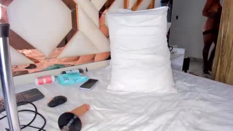 Cintia online show from October 2025 12:04:02 PM