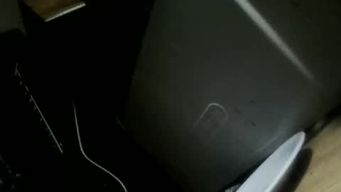 Snapshot of circ96 chatting on December 2024 05:46:01 PM oilywanker online show from December 2024 05:46:01 PM