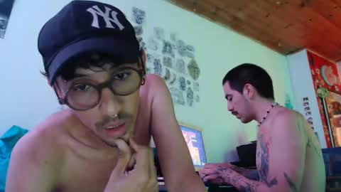 Snapshot of ciroandfinn chatting on December 2024 07:33:01 PM ciroandfinn online show from December 2024 07:33:01 PM