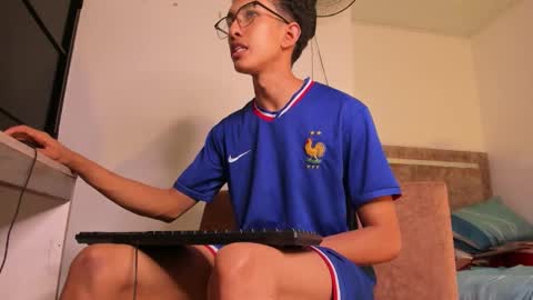 Snapshot of cj_davis1 chatting on October 2025 04:33:01 AM cj_davis1 online show from October 2025 04:33:01 AM