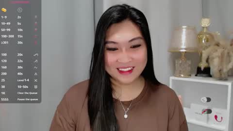 Snapshot of claire_wntr chatting on April 2026 04:43:02 AM CLAIRE online show from April 2026 04:43:02 AM