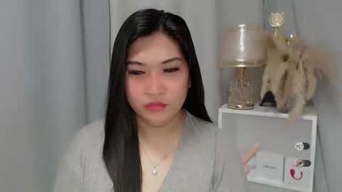 Snapshot of claire_wntr chatting on May 2026 04:29:02 AM CLAIRE online show from May 2026 04:29:02 AM