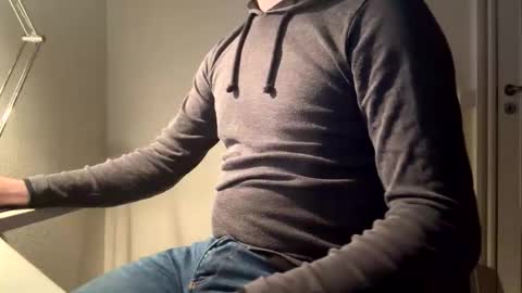 clamshive7 online show from October 2025 05:19:02 PM