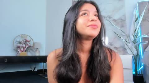 Clara4w online show from May 2026 12:11:01 PM