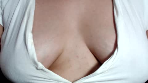 Snapshot of claraaa___ chatting on January 2025 06:33:01 AM CLARA AT YOUR SERVICE online show from January 2025 06:33:01 AM