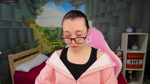 clarabenson online show from December 2025 08:29:01 PM