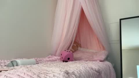 Clara online show from April 2026 07:58:01 PM