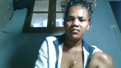 Snapshot of clarisse98 chatting on November 2025 01:59:02 AM clarisse98 online show from November 2025 01:59:02 AM