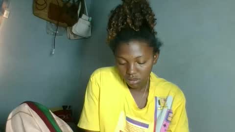 Snapshot of clarisse98 chatting on December 2025 02:50:02 AM clarisse98 online show from December 2025 02:50:02 AM