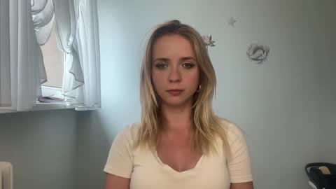 Snapshot of claudiagold chatting on September 2025 03:12:01 PM ClaudiaGold online show from September 2025 03:12:01 PM