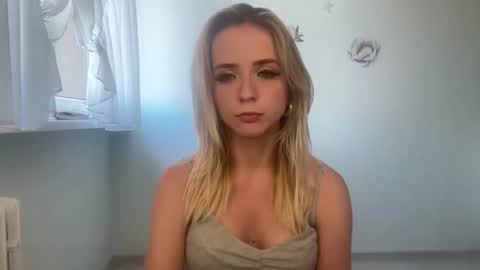 Snapshot of claudiagold chatting on September 2025 03:01:02 PM ClaudiaGold online show from September 2025 03:01:02 PM