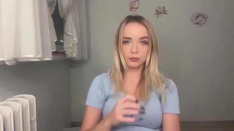 Snapshot of claudiagold chatting on October 2025 04:19:01 PM ClaudiaGold online show from October 2025 04:19:01 PM