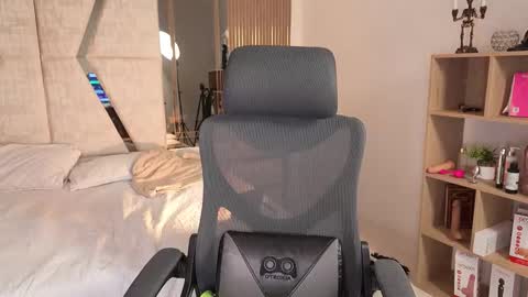 Cleo Adams online show from November 2025 05:06:02 AM