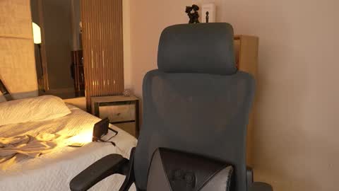 Cleo Adams online show from December 2025 04:42:02 AM